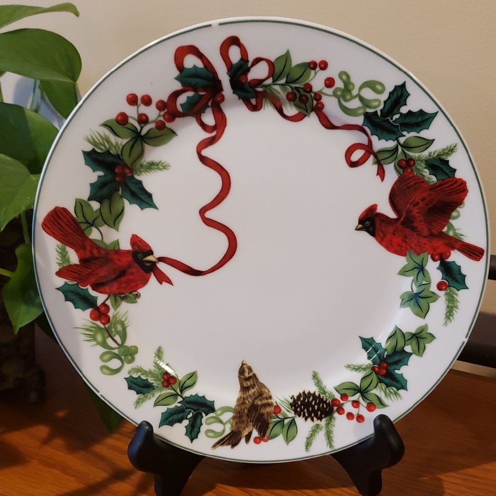 Royal Norfolk Holiday Plate with Red Cardinals and Green Holly